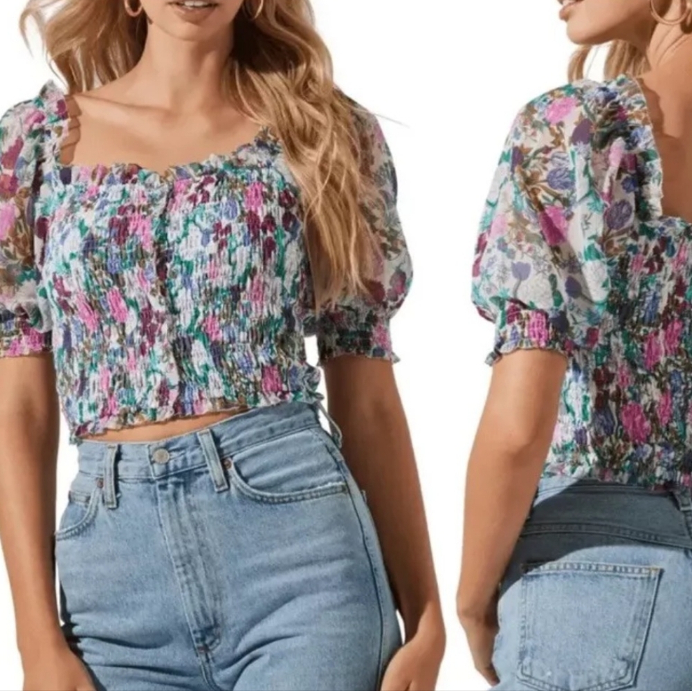 ASTR The Label Floral Smocked Puff Sleeves Blouse. Size M